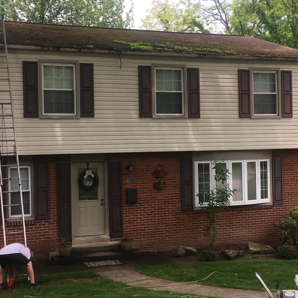 asphalt roof before cleaning pittsburgh front